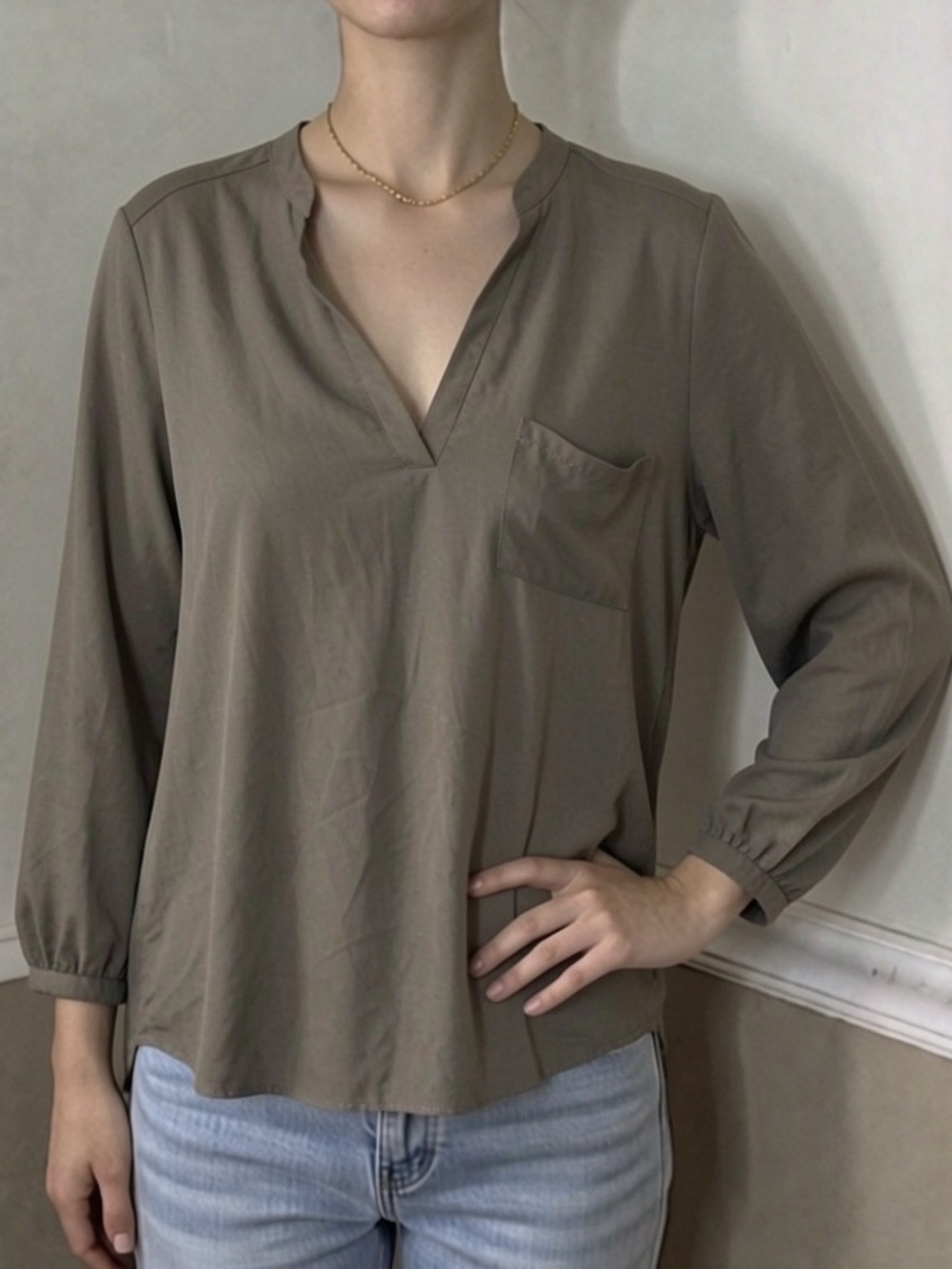 ❤️ 5 for $20! Lush Women's V-Neck Long Sleeve Top in Olive Taupe
